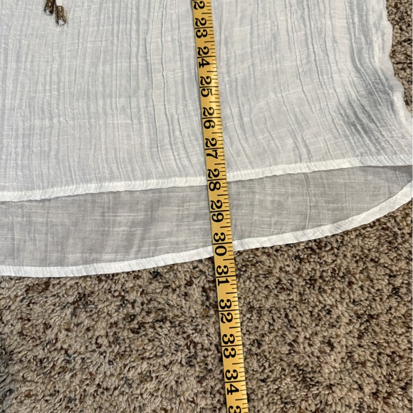 B. Design Size XL White Top - Picture 4 of 8